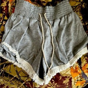 No boundaries shorts women’s Medium(7-9)